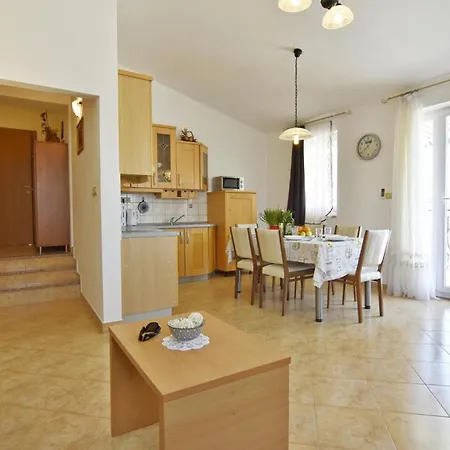 Apartment Bright Flat With Shared Pool In Tar Tar-Vabriga