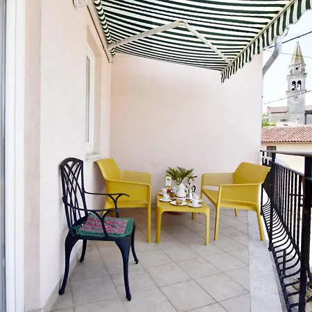 Bright Flat With Shared Pool In Tar Tar-Vabriga