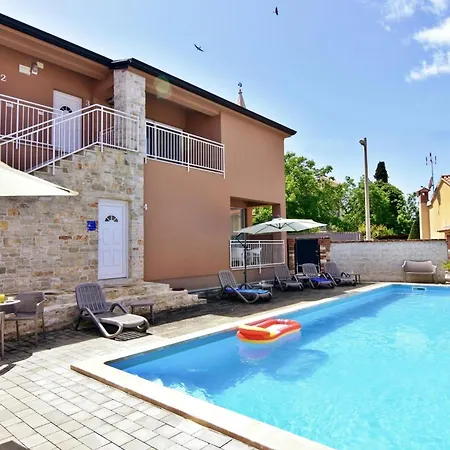 Bright Flat With Shared Pool In Tar Tar-Vabriga