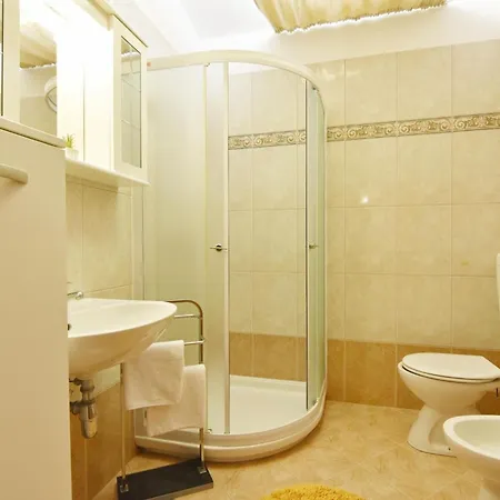 Apartmán Bright Flat With Shared Pool In Tar