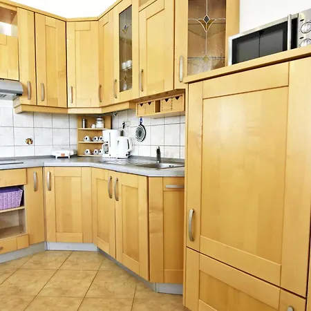 Bright Flat With Shared Pool In Tar Apartment