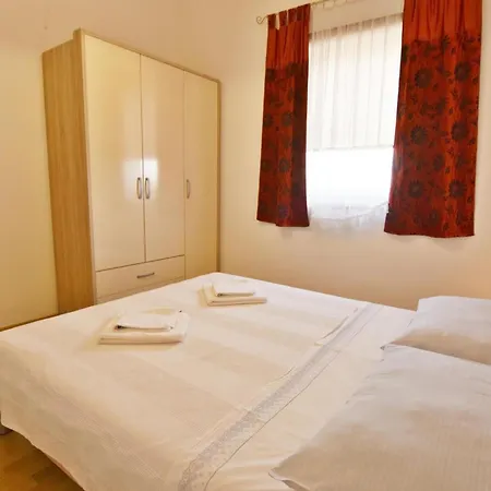 Bright Flat With Shared Pool In Tar Apartment Tar-Vabriga