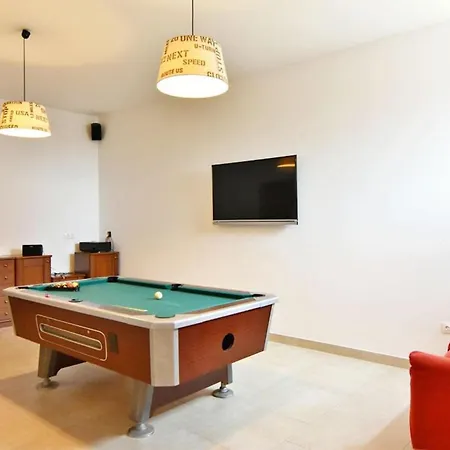 Bright Flat With Shared Pool In Tar Apartment Tar-Vabriga